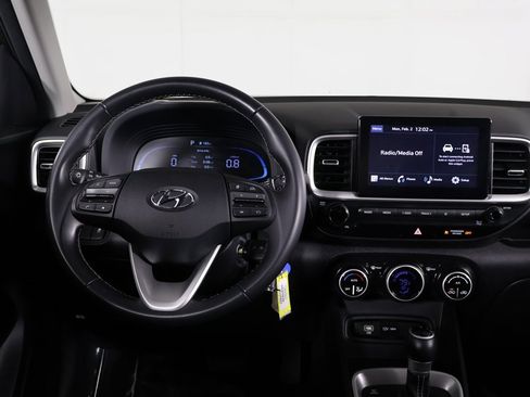 Used 2023 Hyundai Venue SEL w/ Cargo Package image 28