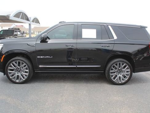 Used 2025 GMC Yukon Denali Ultimate w/ LPO, Floor Liner Package AWD/4WD image 9