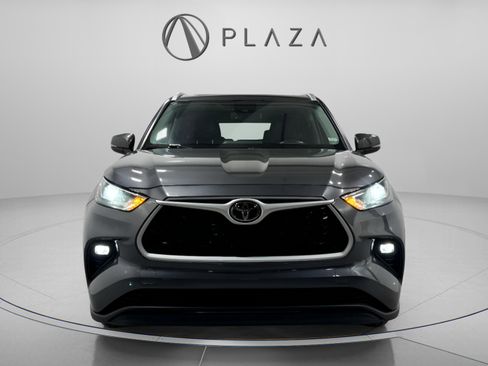 Used 2024 Toyota Highlander LE image 8