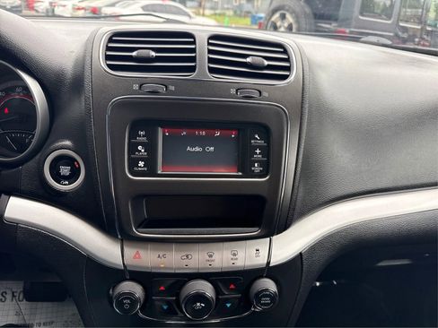 Used 2019 Dodge Journey SE w/ Premium Group FWD image 14