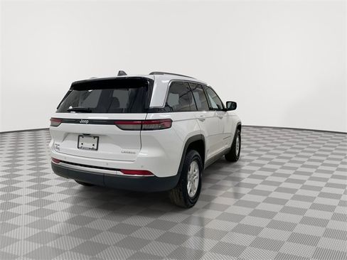 Used 2024 Jeep Grand Cherokee Laredo image 11