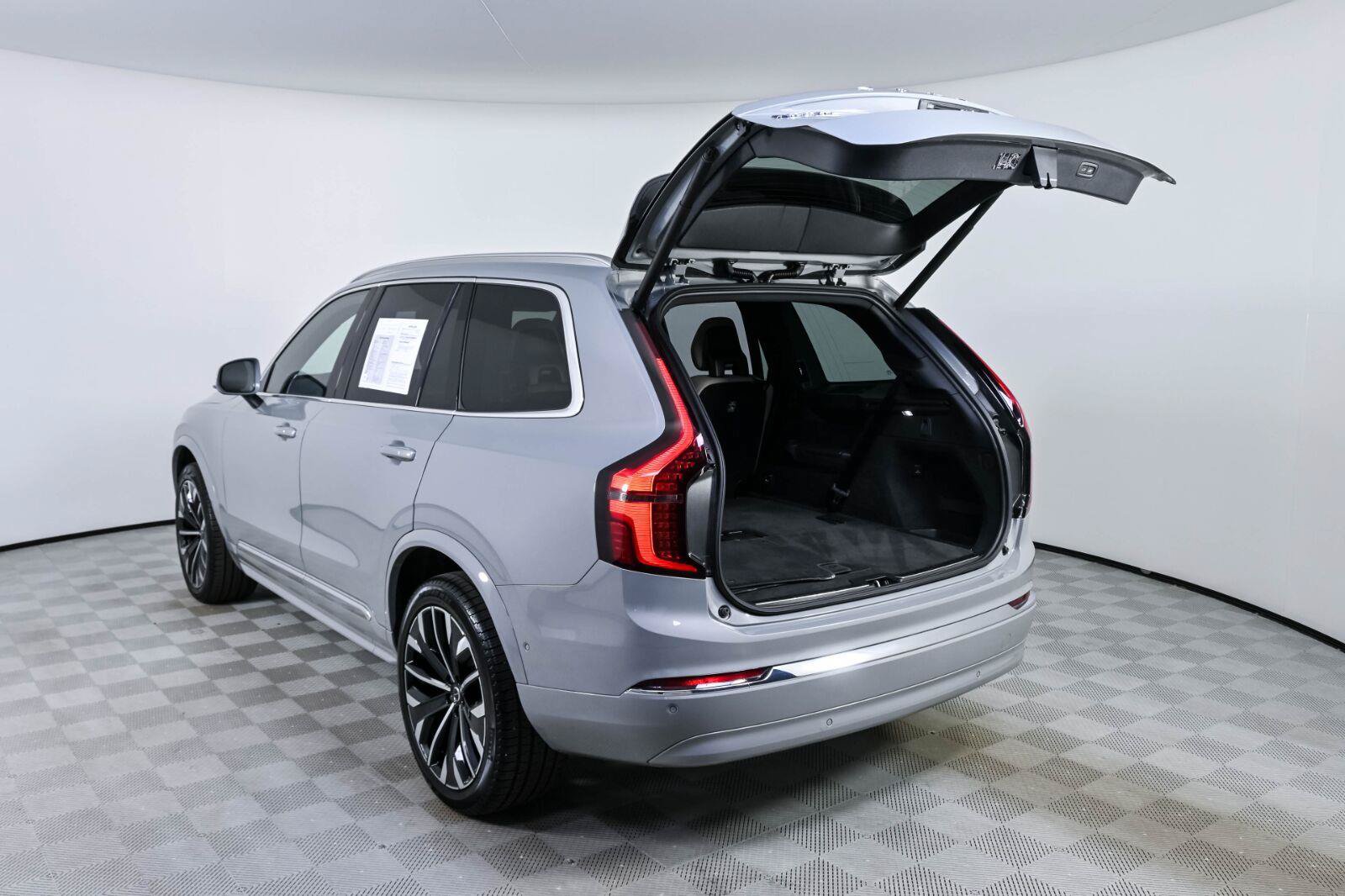 Certified 2026 Volvo XC90 B6 Plus AWD/4WD image 31