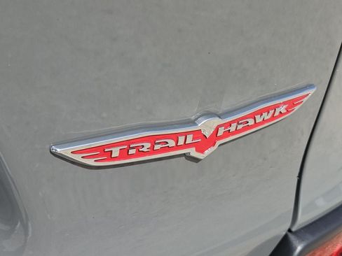 Used 2022 Jeep Cherokee Trailhawk w/ Sound & Nav Group AWD/4WD image 9