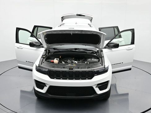 Certified 2024 Jeep Grand Cherokee Altitude image 53