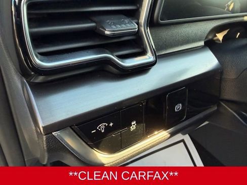 Used 2024 Kia Sportage EX image 8