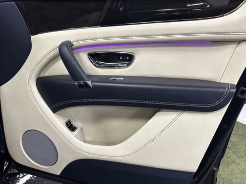 Used 2019 Bentley Bentayga V8 Sport Utility 4D image 31