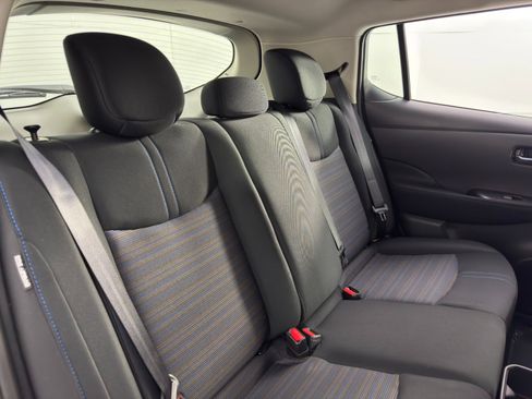 Used 2025 Nissan Leaf S image 30