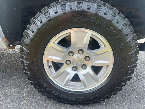 Used 2018 Chevrolet Silverado 1500 LT AWD/4WD image 11