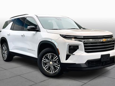 Used 2024 Chevrolet Traverse LT image 4