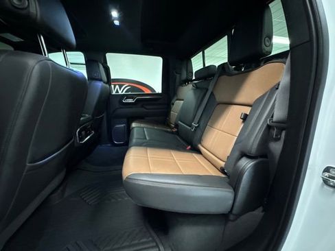 Used 2024 Chevrolet Silverado 2500 High Country w/ High Country Premium Package image 9