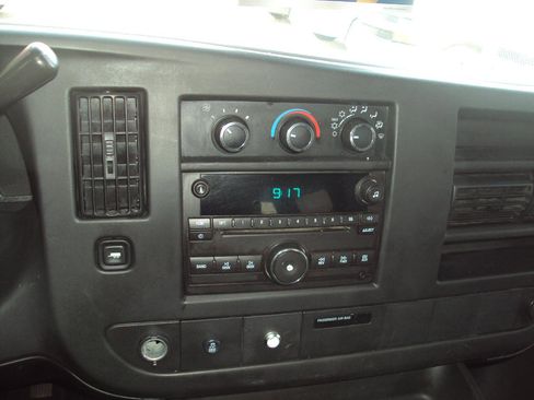 Used 2013 Chevrolet Express 1500 AWD image 17