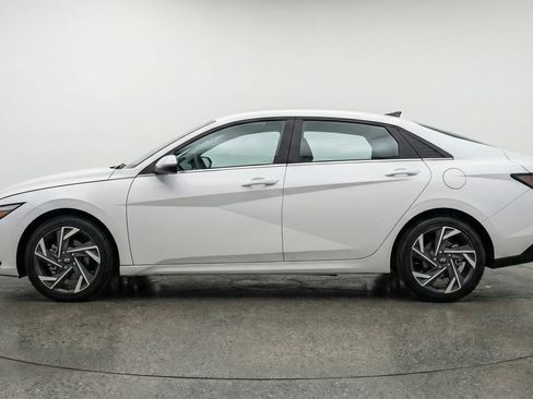 Used 2025 Hyundai Elantra SEL FWD image 5