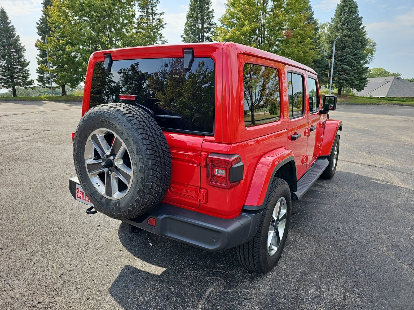 Used 2018 Jeep Wrangler Unlimited Sahara AWD/4WD image 6