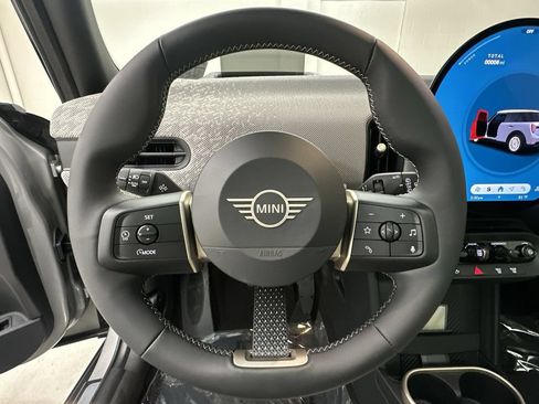 Used 2025 MINI Cooper 4-Door Hardtop FWD image 16