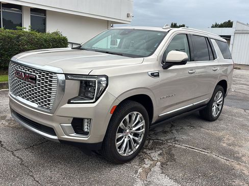 Used 2024 GMC Yukon Denali RWD image 3