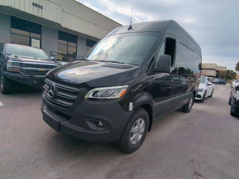 Used 2025 Mercedes-Benz Sprinter 2500 image 18