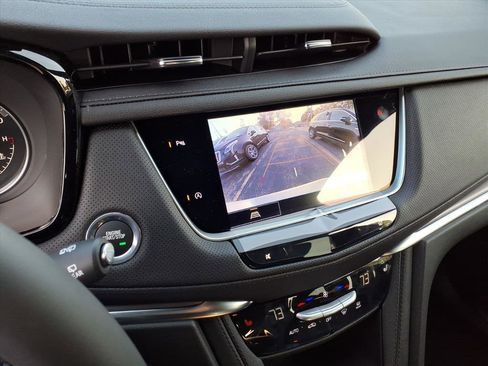 New 2025 Cadillac XT5 Luxury image 15