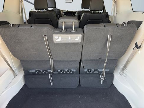 Used 2019 Chrysler Pacifica Touring-L Plus w/ Advanced Safetytec Group FWD image 15