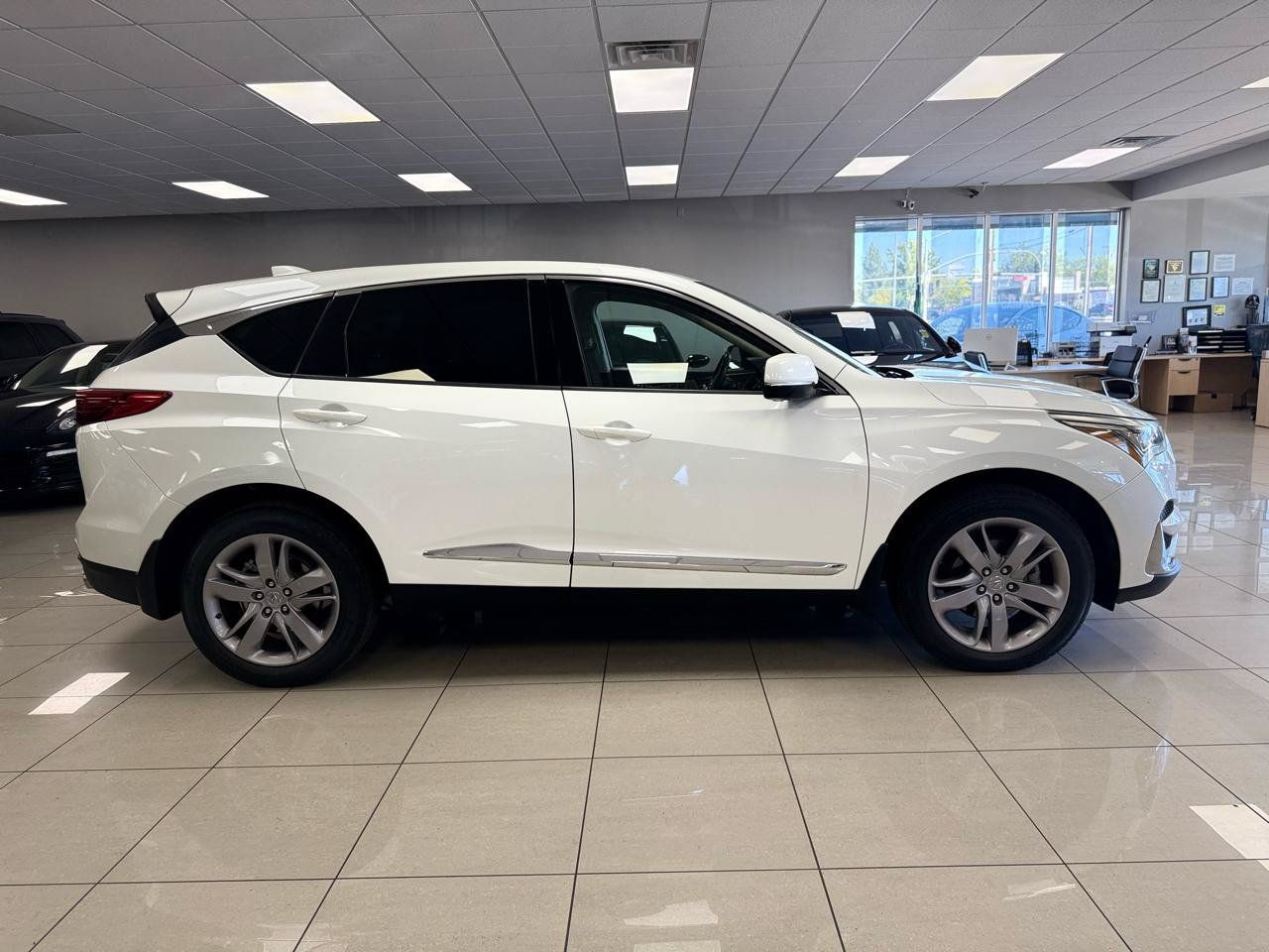 Used 2019 Acura RDX w/ Advance Package FWD image 3