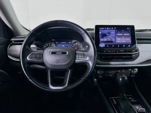 Used 2022 Jeep Compass Latitude AWD/4WD image 17