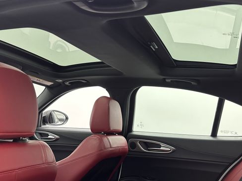 Used 2022 Alfa Romeo Giulia Veloce image 5