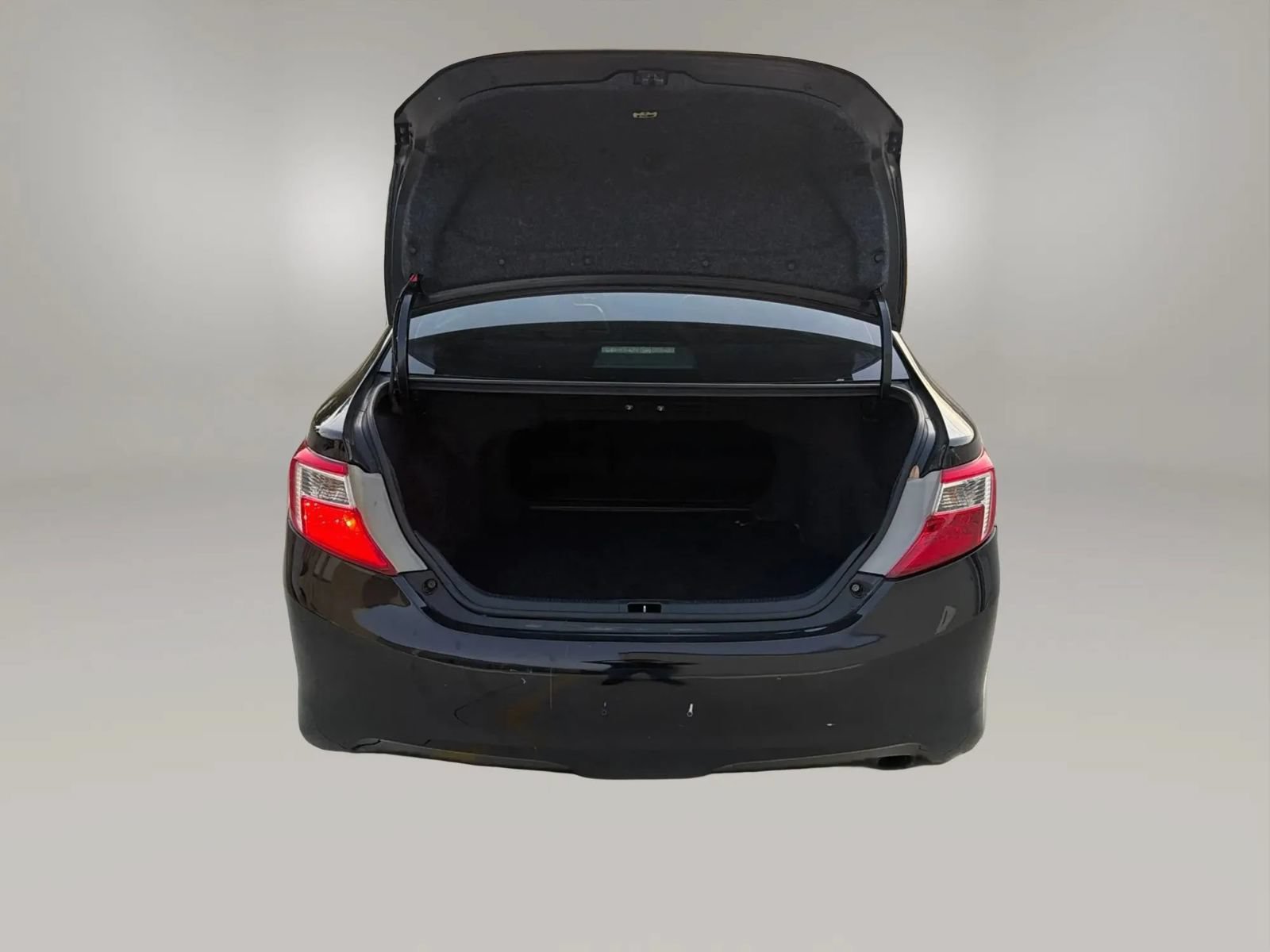 Used 2012 Toyota Camry SE FWD image 16