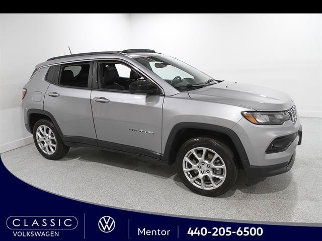 Used 2023 Jeep Compass Latitude w/ Sun and Sound Group AWD/4WD image 1
