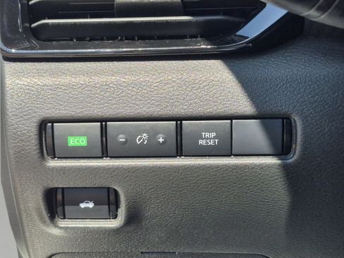 Certified 2024 Nissan Sentra SV FWD image 28