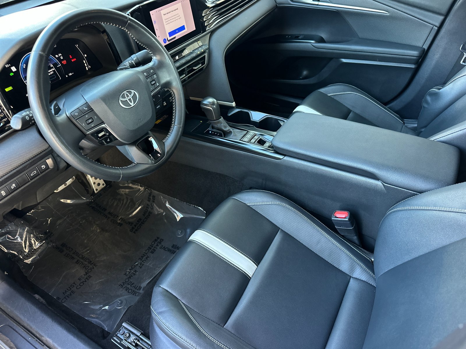 Used 2025 Toyota Camry SE FWD image 9