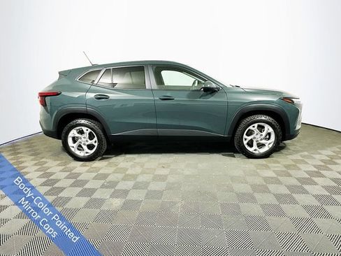 Used 2025 Chevrolet Trax LS w/ LS Convenience Package FWD image 9