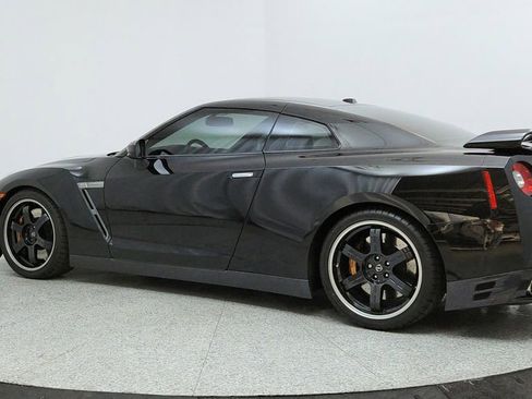 Used 2012 Nissan GT-R Black Edition image 3