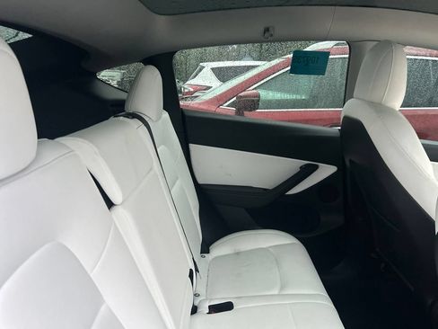 Used 2022 Tesla Model Y Performance AWD/4WD image 12