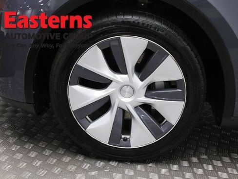 Used 2023 Tesla Model Y Long Range AWD/4WD image 25
