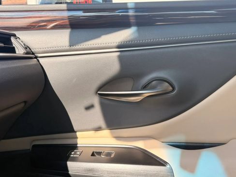 Used 2021 Lexus ES 300h w/ Premium Package FWD image 25