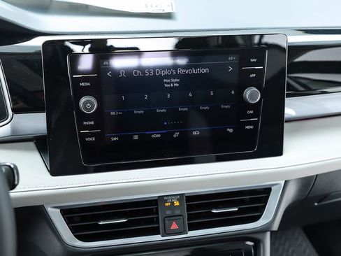 New 2026 Volkswagen Taos SEL image 25