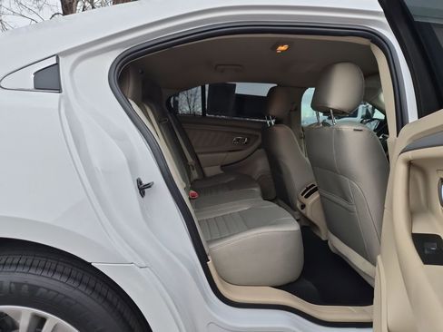 Used 2019 Ford Taurus SE image 25