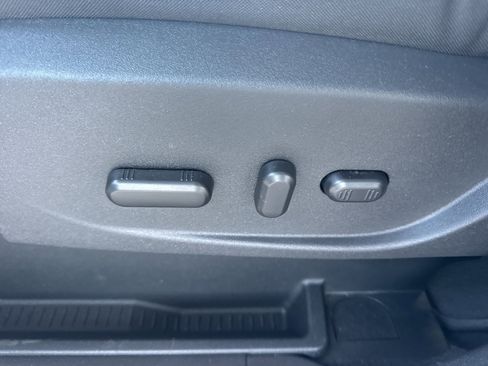 Used 2018 Ford C-MAX SE image 21