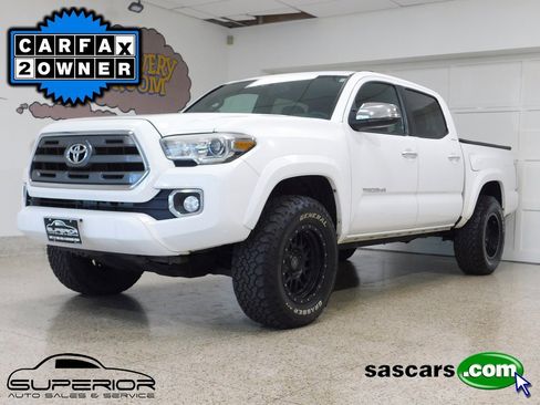 Used 2017 Toyota Tacoma Limited image 1