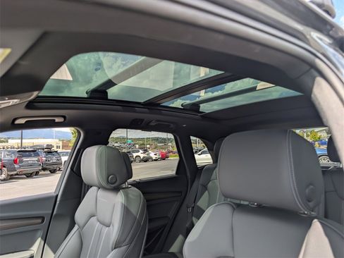 Used 2024 Audi Q5 e Premium Plus image 11
