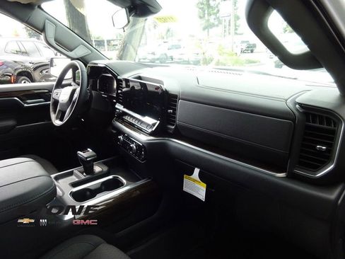 New 2026 GMC Sierra 1500 Elevation image 16