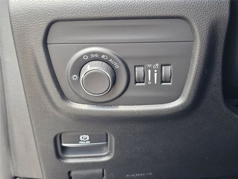 Used 2024 Jeep Grand Cherokee Altitude RWD image 37