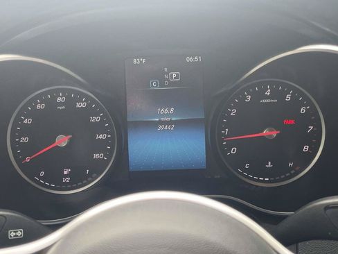 Used 2022 Mercedes-Benz GLC 300 4MATIC image 3