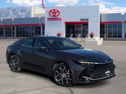 Used 2024 Toyota Crown Limited image 1