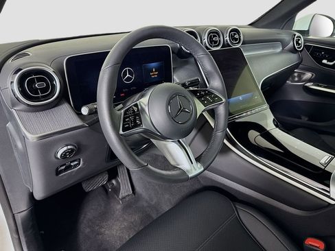 Used 2024 Mercedes-Benz GLC 300 4MATIC w/ Advanced USB Package image 9