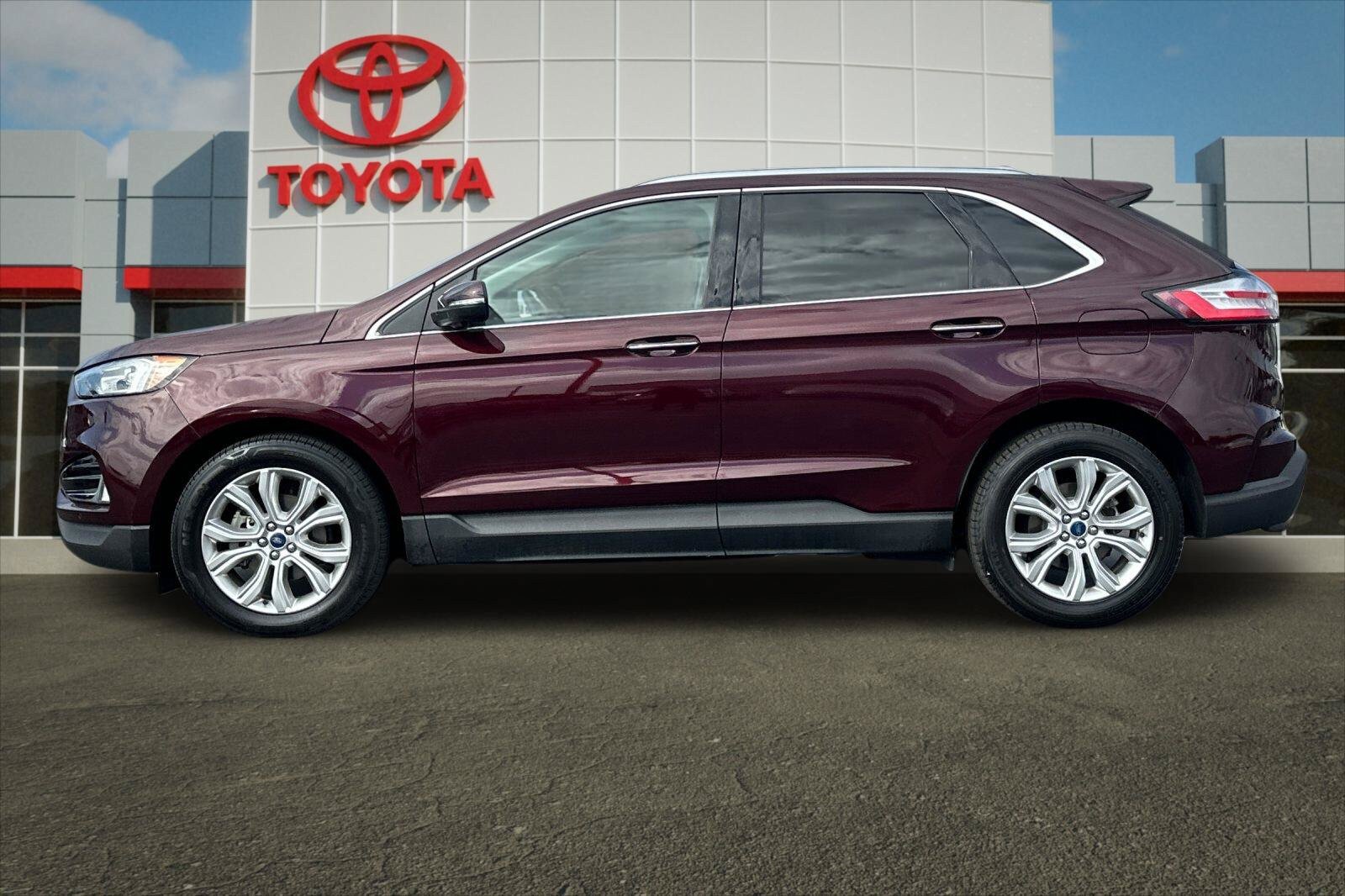 Used 2020 Ford Edge Titanium FWD image 6