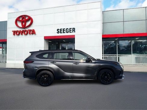 Used 2023 Toyota Highlander XSE AWD/4WD image 2