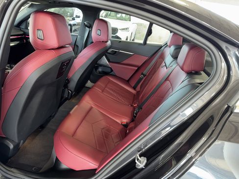 Certified 2025 BMW 530i image 15