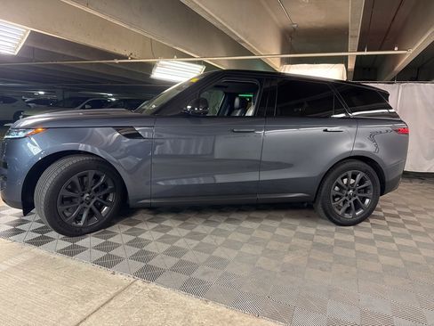 Used 2024 Land Rover Range Rover Sport SE image 4