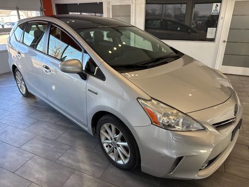 Used 2014 Toyota Prius V Five image 10