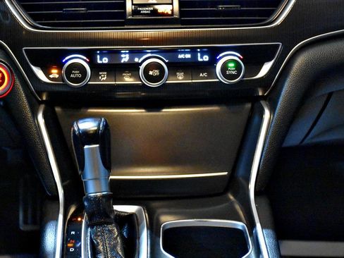 Used 2018 Honda Accord Sport image 18
